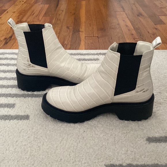 Steve Madden Tyclone Bootie White Croco 6 M - Picture 3 of 5